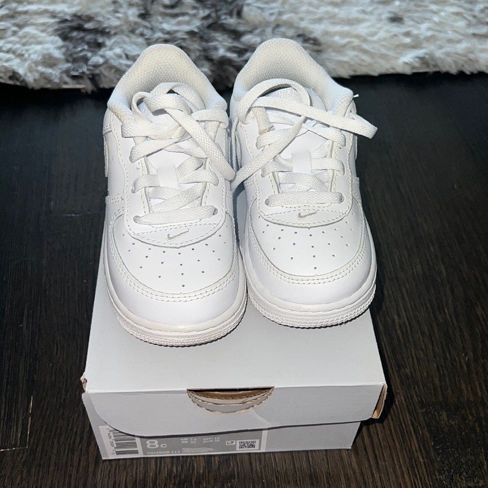 White Nike dunks for toddlers .
